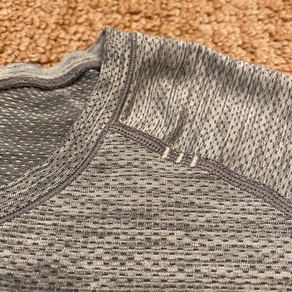 Metal Vent Tech Small Men’s Lululemon Performance Active Top Shirt S Grey - Picture 2 of 6